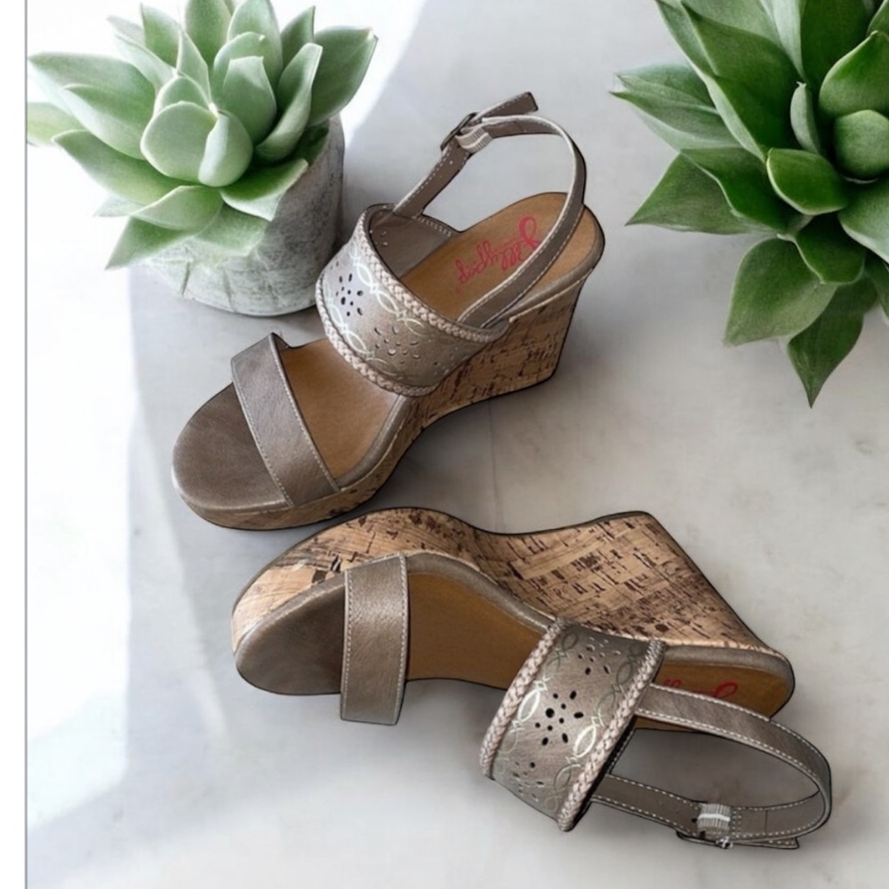 Stylish Beige Wedges by Unknown Brand - Picture 5 of 5
